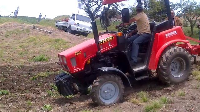Agricolatc Tractor Belarus 321 con Escarificador Faza смотреть онлайн