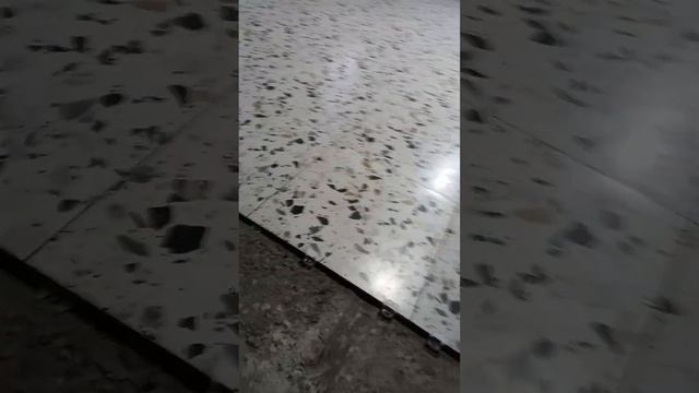 Чтобы получился идеальный пол нужно сначала сделать стяжку.