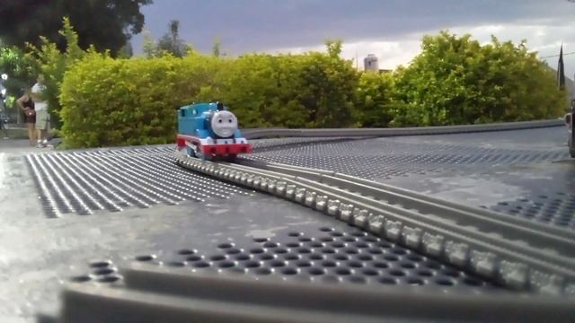 Remake : Un Gran dia Para Thomas || Thomas Juguetes Tops y Mas смотреть онлайн