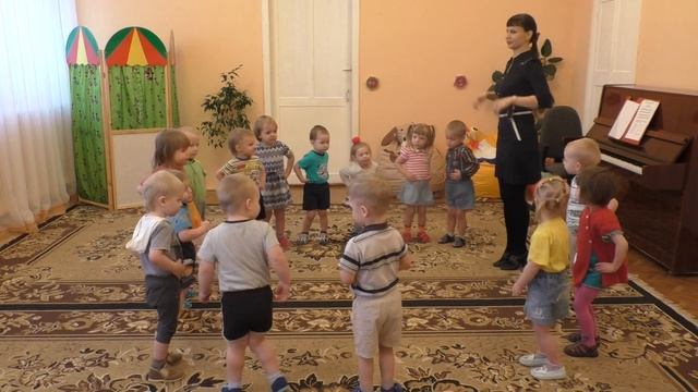 Танец "Ладошки" первая младшая группа смотреть онлайн