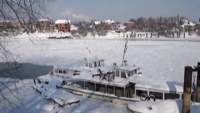 Зима на р. Кубань останавливает жизнь а. Козет и п. Нов смотреть онлайн