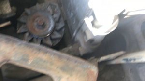 Как поменять генератор на ВАЗ 2107 быстро через верх . Подготовка боевой Жиги к Рыбалке.