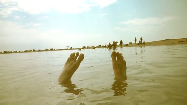 Солёное озеро в Счастливцево (Арабатская стрелка, Херсонская область) | Плавать как пробка смотреть онлайн