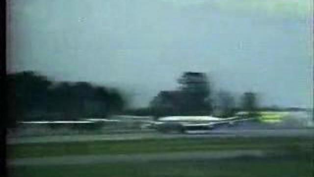 Аварийная посадка "Boeing-707" смотреть онлайн