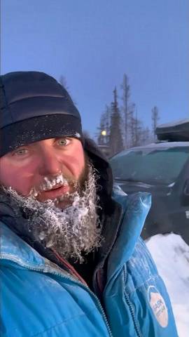 Холодная ночевка на улице в тундре на -50 без снаряжения смотреть онлайн