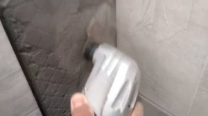 Реноватор для замены плитки незаменимый инструмент.