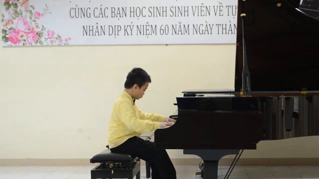 Bach; Scarllati Sonata; Chopin Bolero; Czerny Etude; VN Folk song by Dao Trong Nguyen Anh смотреть онлайн