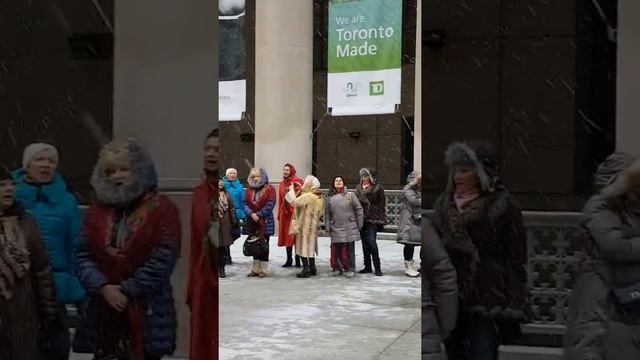 Флешмоб"Хотят ли русские войны?". Union Station,Toronto смотреть онлайн