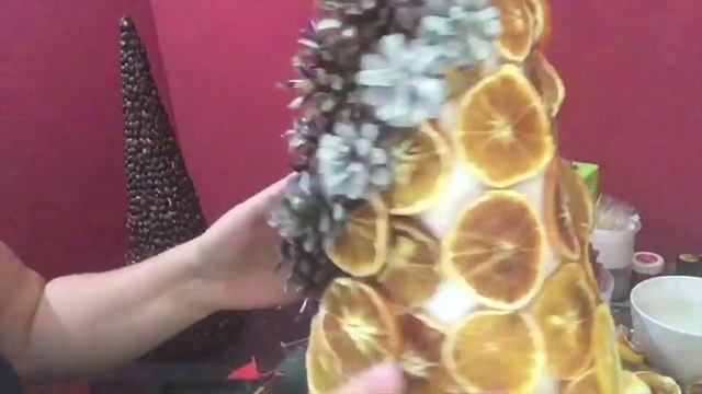 Елка к Новому Году из апельсинов и шишек смотреть онлайн