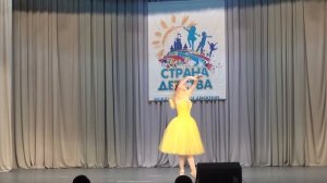 Вариация феи лета из балета "Золушка" хореография Ф.Аштона , исполняет Анна Скнарева.