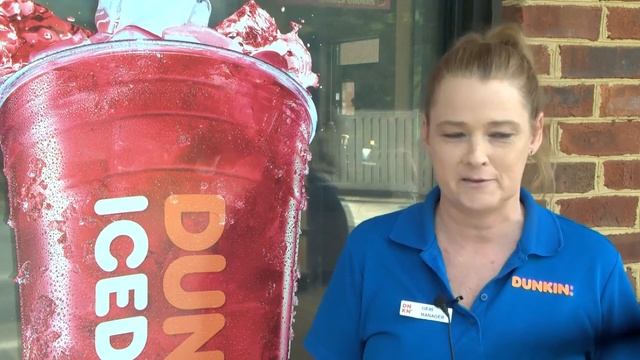 Virginia man recycles used Dunkin Donuts coffee grounds to help environment смотреть онлайн