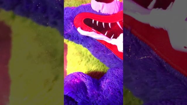 ХАГИ ВАГИ ИЗМАЗАЛИ ЗУБНОЙ ПАСТОЙ смотреть онлайн