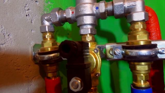 Сантехника в новостройке. Монтаж водопровода трубами РЕХАУ город Пушкино. Часть 2. смотреть онлайн