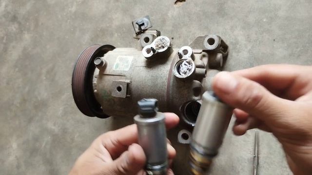 HYUNDAI CRETA AC COMPRESSOR VALVE CHANGE смотреть онлайн