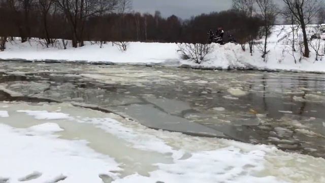 На снегоходе по воде смотреть онлайн