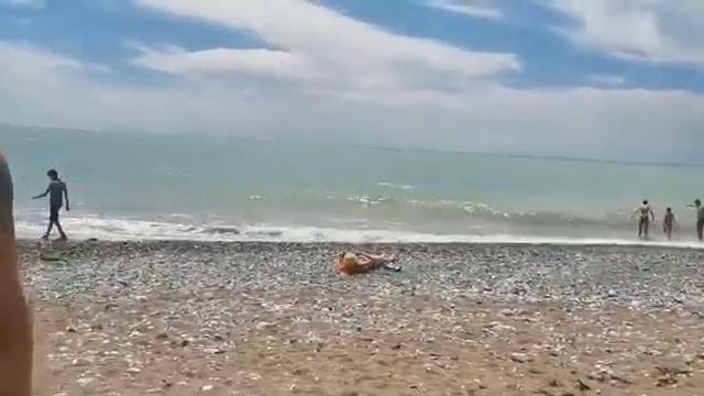 Пляж "Колоннада" в Абхазии смотреть онлайн