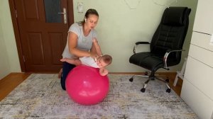 Упражнения на фитболе 3-6 месяцев