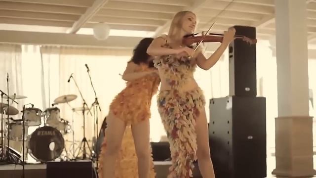 красивые девушки играют на скрипке и танцуют: beautiful girl playing the violin and dance смотреть онлайн