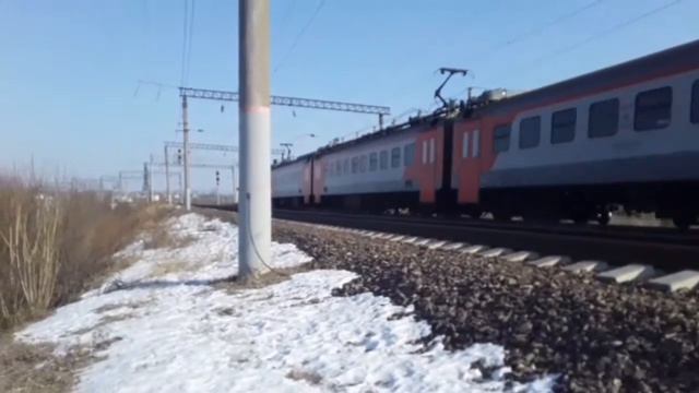 2 в 1.Прибытие электропоезда ЭП3Д-0034 сообщением Владивосток - Мыс Астафьева и манёвровая работа смотреть онлайн