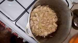 Гречка по купечески в казане на плите