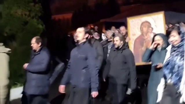 Киево-Печерская Лавра 5 минут назад❗ВЫШЛИ ТОЛПЫ ЛЮДЕЙ❗ Киев 11.04. Захват храма в Хмельницком. смотреть онлайн