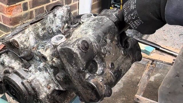Restoration of a “Barn Find” VFR 400 NC30 - Episode 5 смотреть онлайн