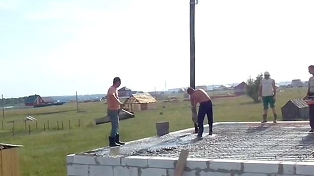 Заливка перекрытия при помощи автобетононасоса смотреть онлайн