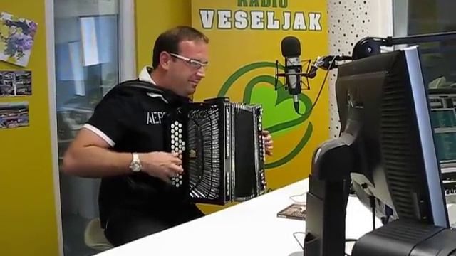 Denis Novato v živo na Radiu Veseljak.avi смотреть онлайн