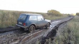 стоковая нива на резине вли 5 . легкое  бездорожье