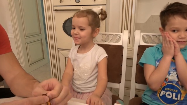 ЧУПА ЧУПС адвенткалендарь пробуем 24 разных CHUPA CHUPS жевачек и конфет из Adve смотреть онлайн