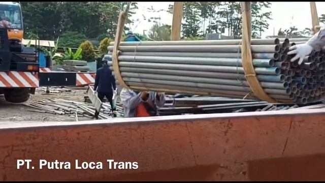 Loading of scaffolding pipe at PLTU Batang - Middle Java смотреть онлайн