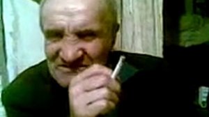 Пьяный дед поёт песню