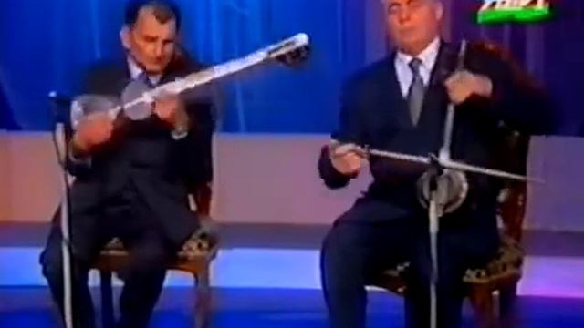 Canəli Əkbərov, Vamiq Məmmədəliyev və Mirnazim Əsədullayev-"Arazbarı" zərb muğamı. 2002-ci il. смотреть онлайн