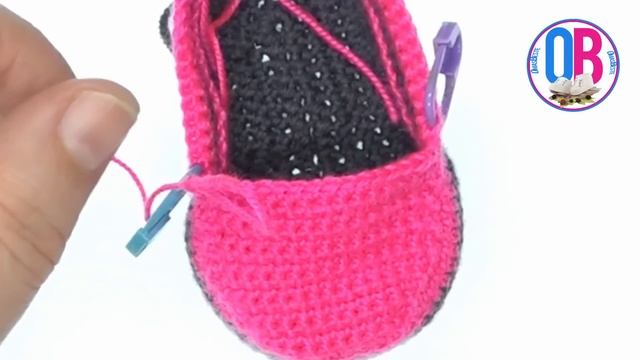 Пинетки ботиночки "двойняшки" на двойной подошве с вкладышем, крючком смотреть онлайн