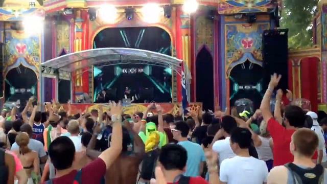 Mord Fustang on the It's a Trap stage at Tomorrow World 2013, Atlanta смотреть онлайн