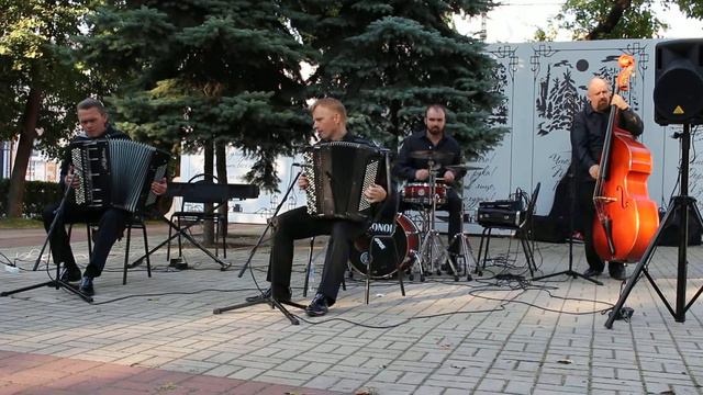 ВОРОНЕЖСКИЕ СОЛИСТЫ. Дейв Брувбек - Попродуем на десять смотреть онлайн