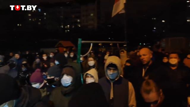 На «Площади перемен» люди скандируют «Не забудем! Не простим!» смотреть онлайн