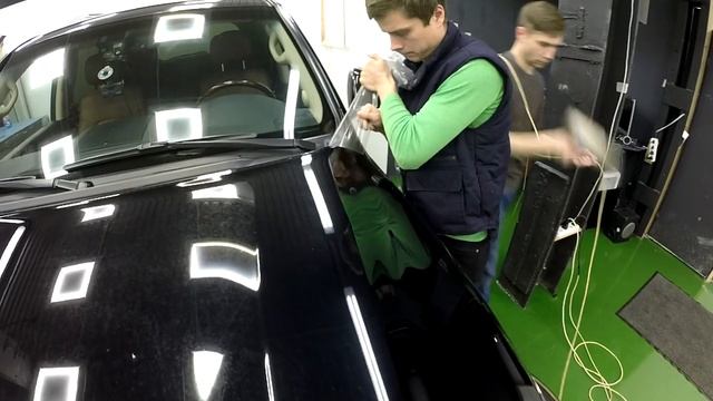 Cнятие защитной пленки. Оклейка полиуретановой пленкой. смотреть онлайн