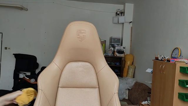Чистка кожаного сиденья Porsche. Colourlock. смотреть онлайн