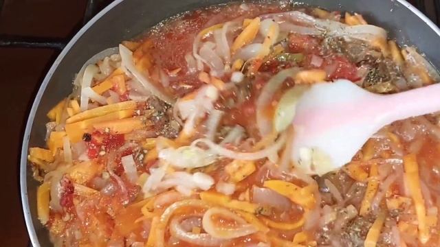 Рыба Хек в томатном соусе с луком и морковью! Заливная рыба! Вкусно и доступно! смотреть онлайн