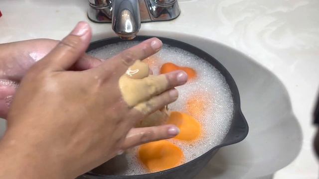 HOW TO DEEP CLEAN BEAUTY BLENDERS and MAKEUP SPONGES смотреть онлайн