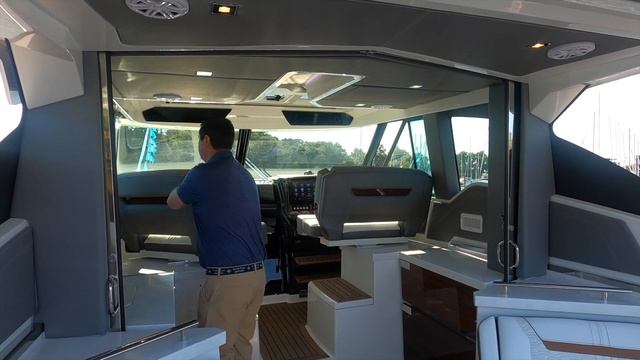 Tiara Yachts 43 LE | Walkthrough Boat Tour with Grady Byus смотреть онлайн