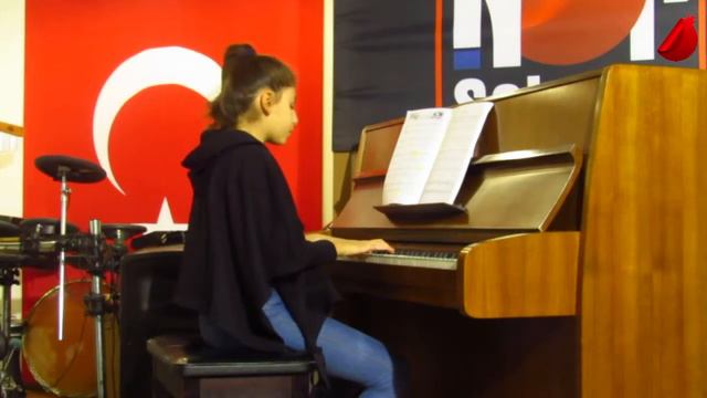 Defne Sevra Nedim Performansı