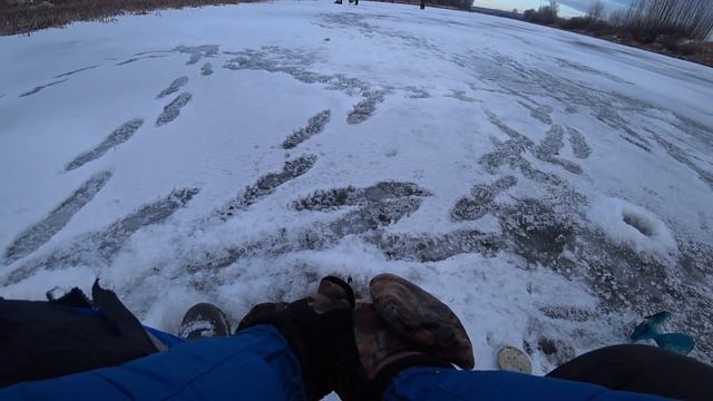 Плотва на безмотылку, окунь на балансир! Зимняя рыбалка 2020! смотреть онлайн