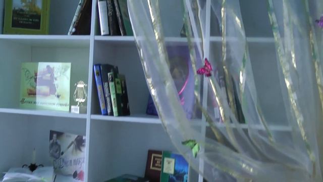 Поэзия мир наделяет душой смотреть онлайн