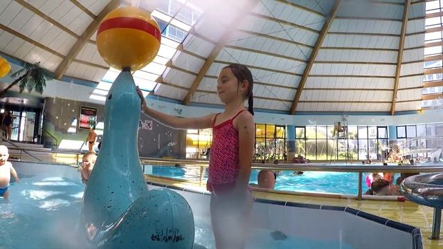 Water Fun In Pool Kids Swim underwater Jumping and Slide in Pool смотреть онлайн