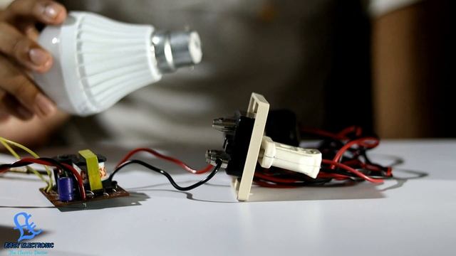 6 VOLT TO 220 VOLT INVERTER? | 6 VOLT INVERTER CIRCUIT KITNA WATT LE SAKTA HAI? | @EASY ELECTRONIC