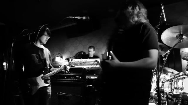 Nem-Q - Suburbia / Oracle (live) смотреть онлайн