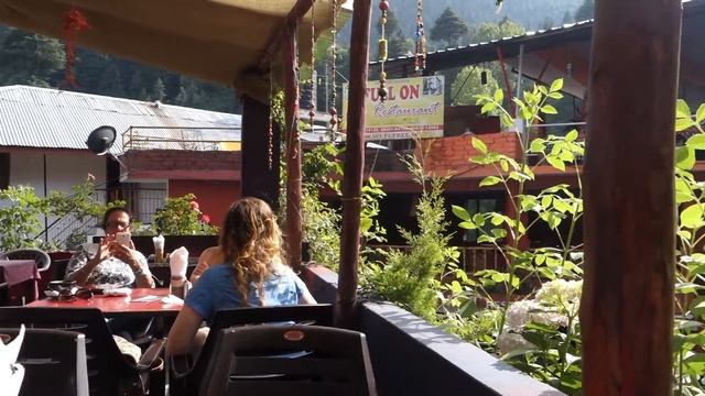 Атмосфера Олд Манали - съемка из кафе "People" (Индия, долина Куллу) смотреть онлайн