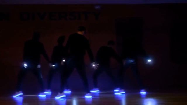 Led Shoes - Светящиеся кроссовки смотреть онлайн